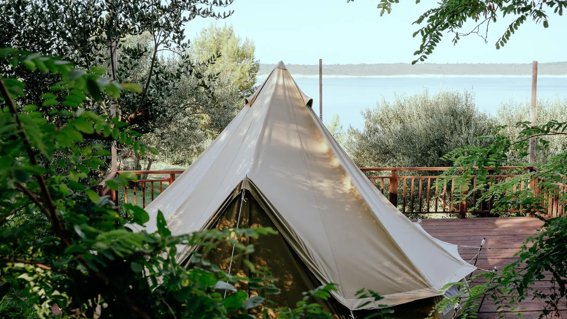 Luksuzni šator Ljubac Glamping Bell Tent Robinson